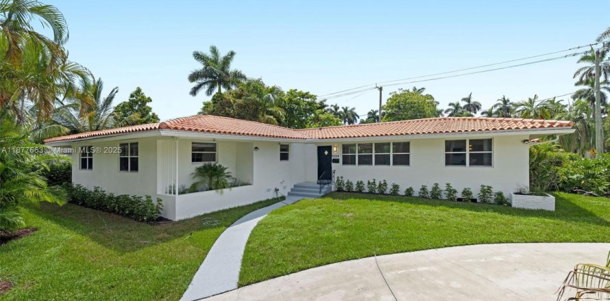 House in Hollywood, Florida 5 bedrooms, 270.62 sq.m. № 1920533