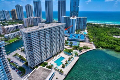 Copropriété à vendre à Sunny Isles Beach, Floride: 3 chambres, 145.86 m2 № 1961065 - photo 1
