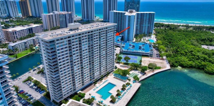 Condo à Sunny Isles Beach, Floride, 3 chambres № 1961065