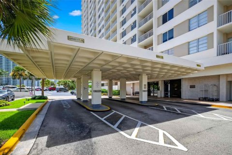 Copropriété à vendre à Sunny Isles Beach, Floride: 3 chambres, 145.86 m2 № 1961065 - photo 25
