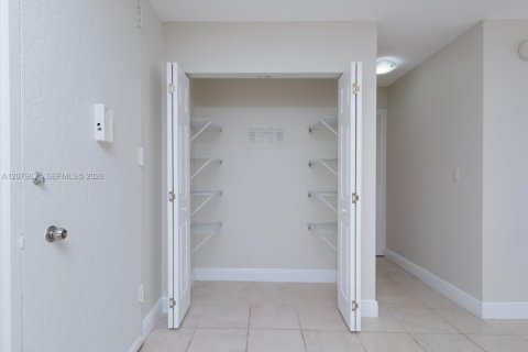 Copropriété à vendre à Miami, Floride: 1 chambre, 96.8 m2 № 2336578 - photo 16