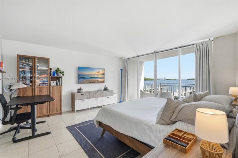 Copropriété à vendre à Miami, Floride: 1 chambre, 96.8 m2 № 2336578 - photo 17
