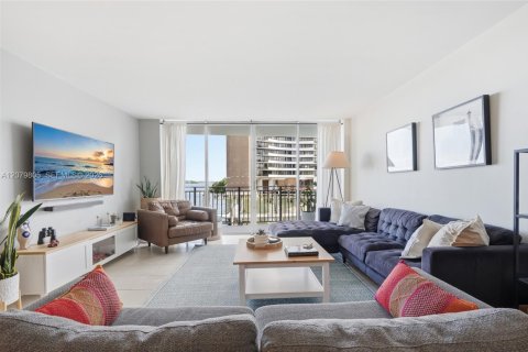 Copropriété à vendre à Miami, Floride: 1 chambre, 96.8 m2 № 2336578 - photo 10