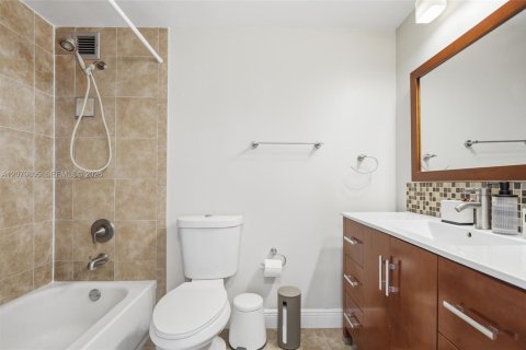 Copropriété à vendre à Miami, Floride: 1 chambre, 96.8 m2 № 2336578 - photo 21