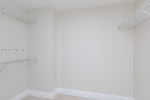 Copropriété à vendre à Miami, Floride: 1 chambre, 96.8 m2 № 2336578 - photo 20