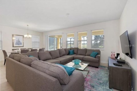 House in Davenport, Florida 6 bedrooms, 303.79 sq.m. № 1719182 - photo 6
