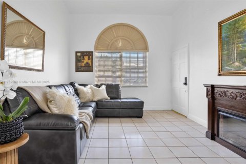 House in Miami, Florida 4 bedrooms, 162.76 sq.m. № 1874530 - photo 4