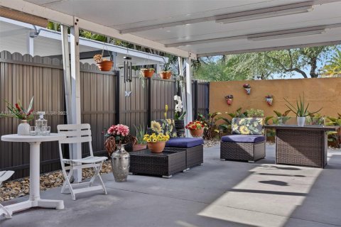 House in Miami, Florida 4 bedrooms, 162.76 sq.m. № 1874530 - photo 28