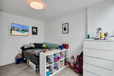 Condo in Hallandale Beach, Florida, 3 bedrooms № 2076741 - photo 21