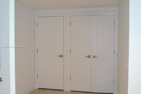 Condominio en alquiler en Miami, Florida, 1 dormitorio, 69.49 m2 № 1967177 - foto 5