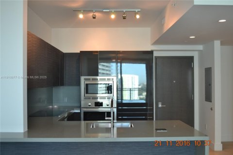 Condominio en alquiler en Miami, Florida, 1 dormitorio, 69.49 m2 № 1967177 - foto 3