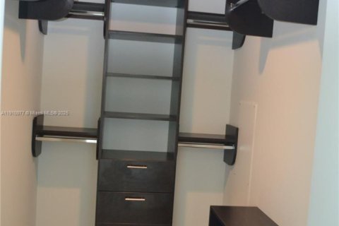 Condominio en alquiler en Miami, Florida, 1 dormitorio, 69.49 m2 № 1967177 - foto 7