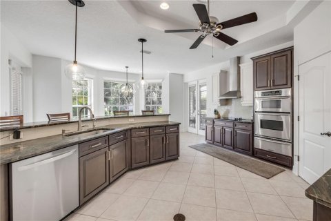 House in Edgewater, Florida 4 bedrooms, 355.82 sq.m. № 2140715 - photo 25
