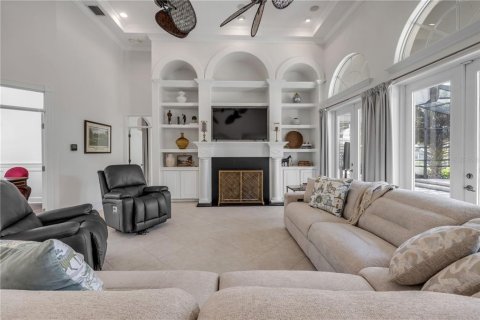 House in Edgewater, Florida 4 bedrooms, 355.82 sq.m. № 2140715 - photo 21