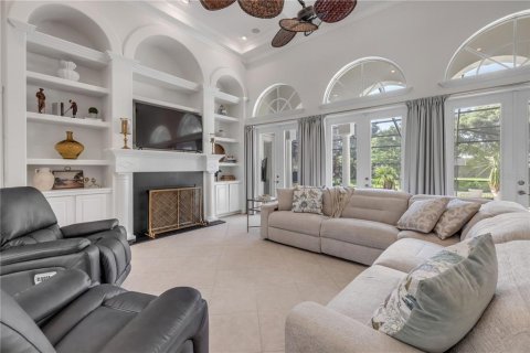 House in Edgewater, Florida 4 bedrooms, 355.82 sq.m. № 2140715 - photo 19