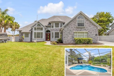 House in Edgewater, Florida 4 bedrooms, 355.82 sq.m. № 2140715 - photo 2