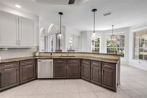 House in Edgewater, Florida 4 bedrooms, 355.82 sq.m. № 2140715 - photo 26