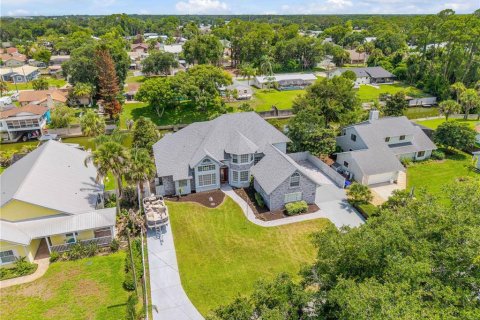 House in Edgewater, Florida 4 bedrooms, 355.82 sq.m. № 2140715 - photo 6