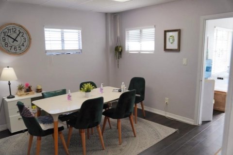 Commercial property in Winter Haven, Florida 352.66 sq.m. № 1894481 - photo 10