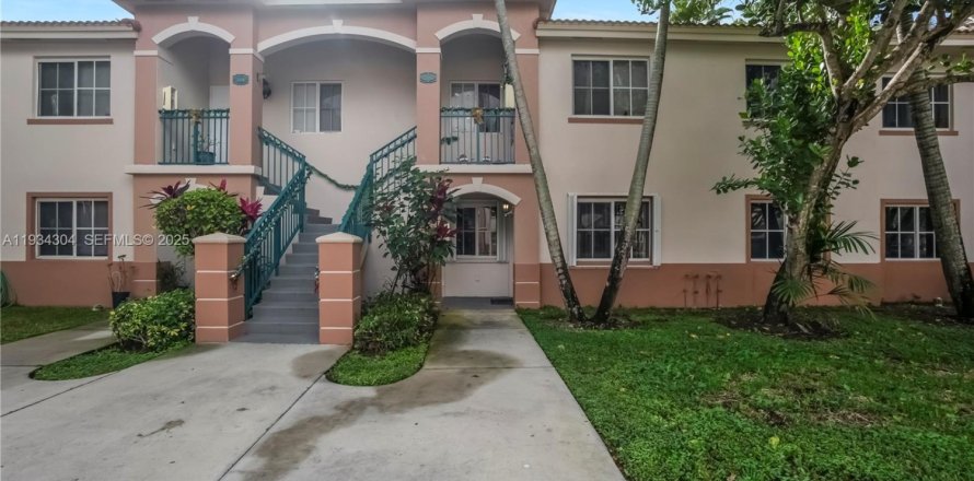 Кондоминиум с 2 спальнями в Хомстед, Флорида № 1992666