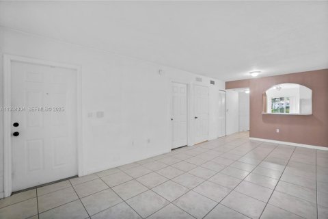 Снять в аренду кондоминиум в Хомстед, Флорида 2 спальни, 76.37м2, № 1992666 - фото 27