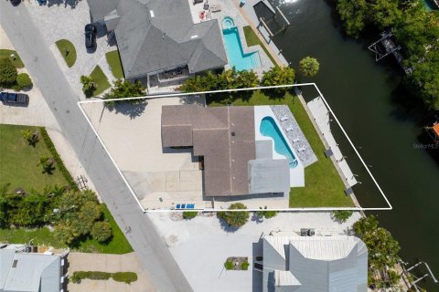 Купить виллу или дом в Брадентон-Бич, Флорида 8 комнат, 147.9м2, № 2308565 - фото 21