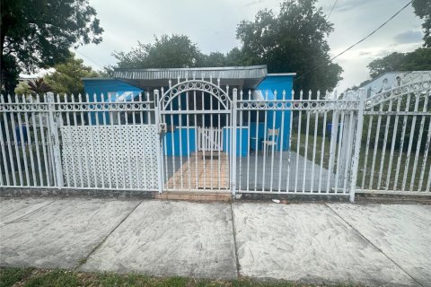Casa en venta en Miami, Florida, 4 dormitorios, 143.07 m2 № 1951463 - foto 2