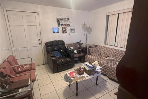 Casa en venta en Miami, Florida, 4 dormitorios, 143.07 m2 № 1951463 - foto 12
