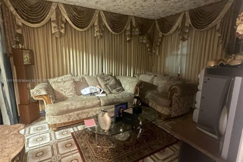 Casa en venta en Miami, Florida, 4 dormitorios, 143.07 m2 № 1951463 - foto 8