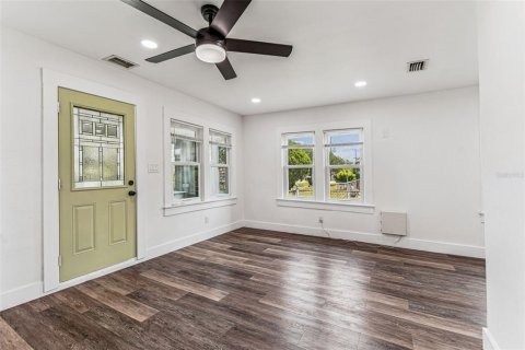 Immobilier commercial à vendre à Saint Petersburg, Floride: 4 chambres, 122.63 m2 № 1900696 - photo 13