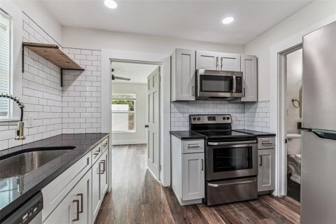 Immobilier commercial à vendre à Saint Petersburg, Floride: 4 chambres, 122.63 m2 № 1900696 - photo 24