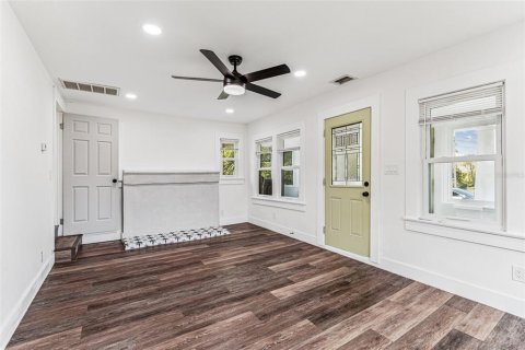 Immobilier commercial à vendre à Saint Petersburg, Floride: 4 chambres, 122.63 m2 № 1900696 - photo 14