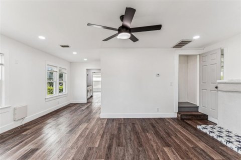 Immobilier commercial à vendre à Saint Petersburg, Floride: 4 chambres, 122.63 m2 № 1900696 - photo 11