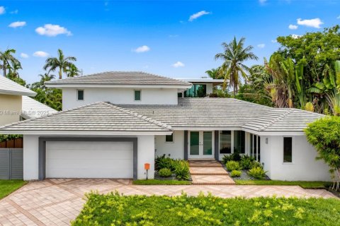 House in Bay Harbor Islands, Florida 4 bedrooms, 321.26 sq.m. № 1818060 - photo 1