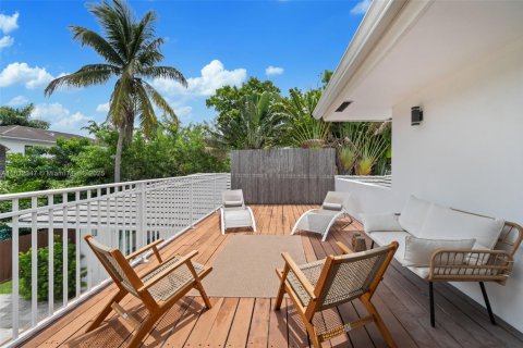 House in Bay Harbor Islands, Florida 4 bedrooms, 321.26 sq.m. № 1818060 - photo 20