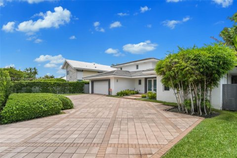 House in Bay Harbor Islands, Florida 4 bedrooms, 321.26 sq.m. № 1818060 - photo 3