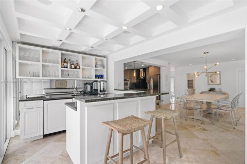 House in Bay Harbor Islands, Florida 4 bedrooms, 321.26 sq.m. № 1818060 - photo 14