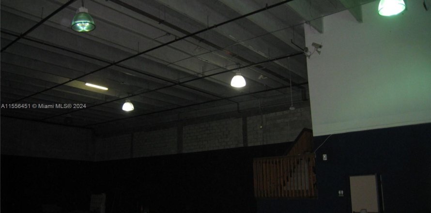 Propiedad comercial en Doral, Florida № 1079577