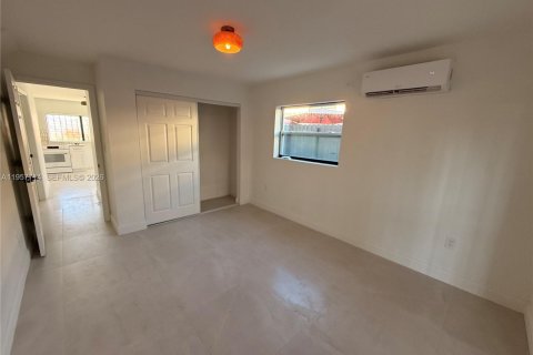 Снять в аренду виллу или дом в Майами, Флорида 1 спальня, 53.88м2, № 2011535 - фото 11