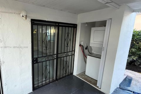 Casa en alquiler en Miami, Florida, 1 dormitorio, 53.88 m2 № 2011535 - foto 9