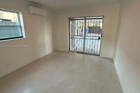 Casa en alquiler en Miami, Florida, 1 dormitorio, 53.88 m2 № 2011535 - foto 6