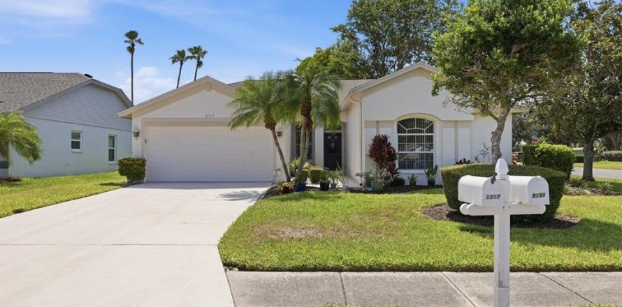 House in Bradenton, Florida 4 bedrooms, 189.61 sq.m. № 2202318