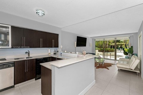 Copropriété à louer à Miami Beach, Floride: 2 chambres, 98.29 m2 № 2051591 - photo 13
