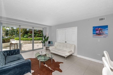 Copropriété à louer à Miami Beach, Floride: 2 chambres, 98.29 m2 № 2051591 - photo 14