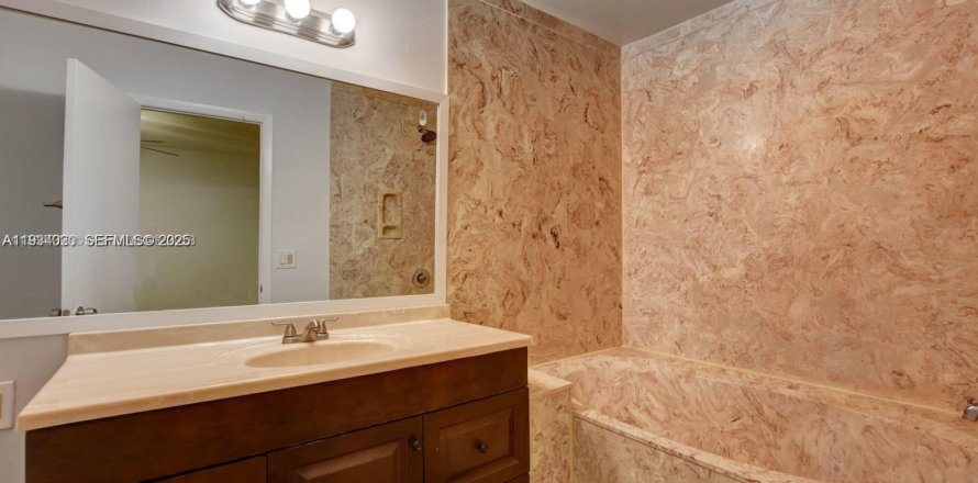 Condominio en Boynton Beach, Florida, 2 dormitorios  № 2035493