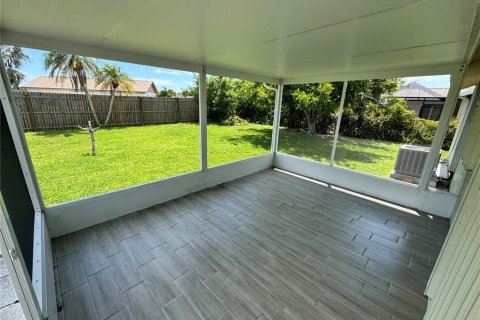 House in Port Charlotte, Florida 2 bedrooms, 85.28 sq.m. № 1869176 - photo 25