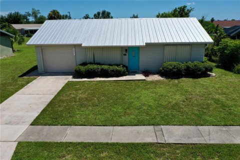 House in Port Charlotte, Florida 2 bedrooms, 85.28 sq.m. № 1869176 - photo 1