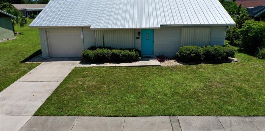 House in Port Charlotte, Florida 2 bedrooms, 85.28 sq.m. № 1869176