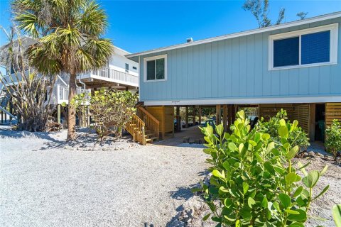 Duplex in Placida, Florida 2 bedrooms, 91.97 sq.m. № 1528162 - photo 2