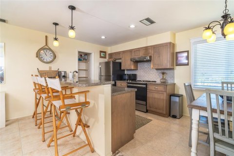Duplex in Placida, Florida 2 bedrooms, 91.97 sq.m. № 1528162 - photo 7